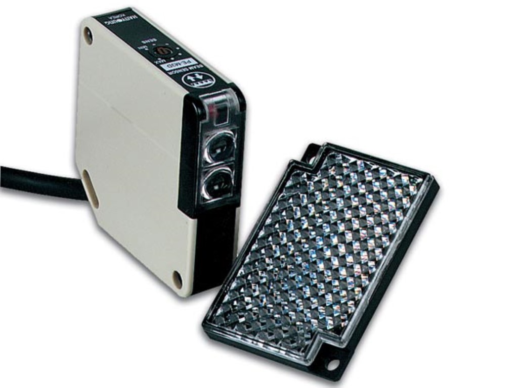 PEM3D: PHOTOELECTRIC SENSOR WITH REFLECTOR, 3m – Velleman – Wholesaler ...